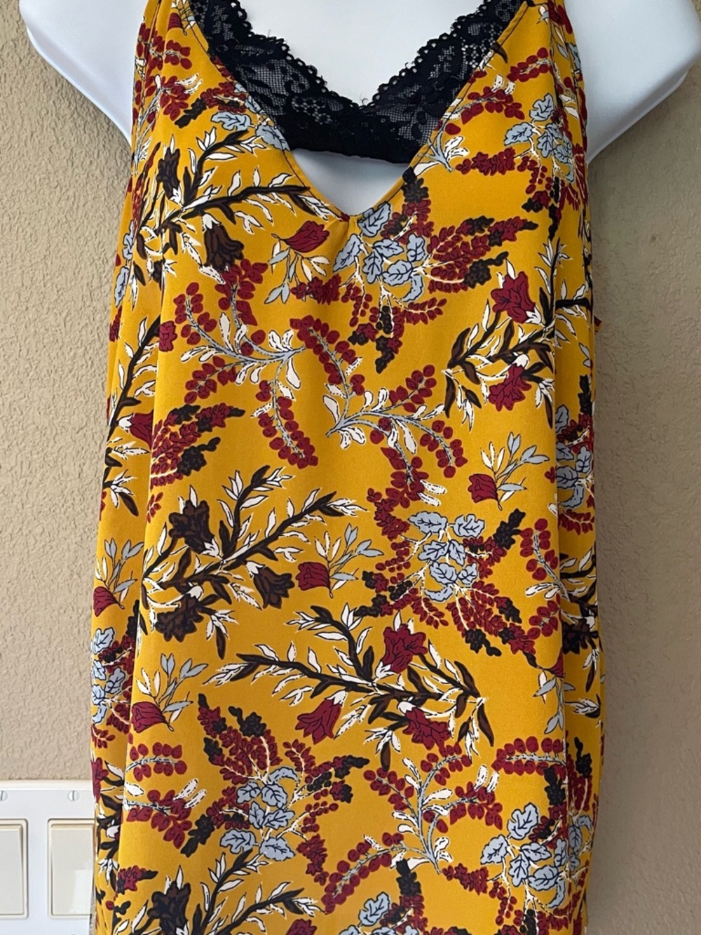 Daytrip Mustard Yellow Floral Lace-Trim V-Neck Cami